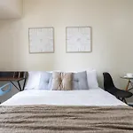 Furnished Studio In Avida Towers Riala, Cebu It Park With Pool, Fast Wifi, Netflix And More