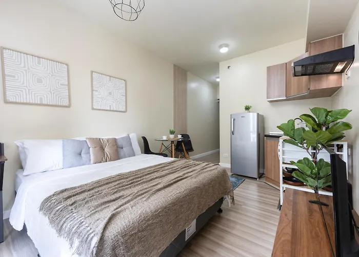 Furnished Studio In Avida Towers Riala, Cebu It Park With Pool, Fast Wifi, Netflix And More